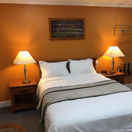 Howard Johnson By Wyndham Ridgecrest, Ca Экстерьер фото