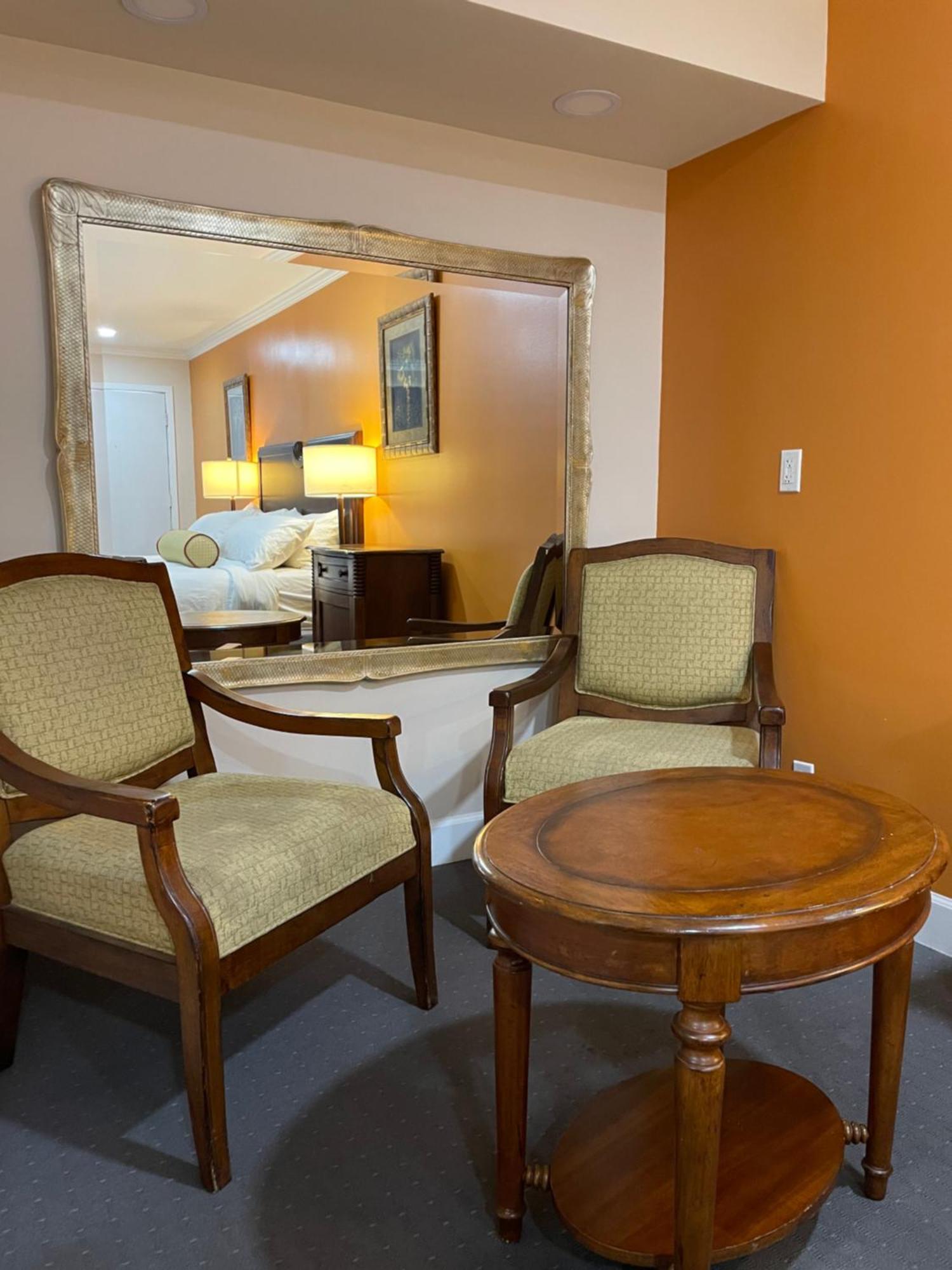Howard Johnson By Wyndham Ridgecrest, Ca Экстерьер фото