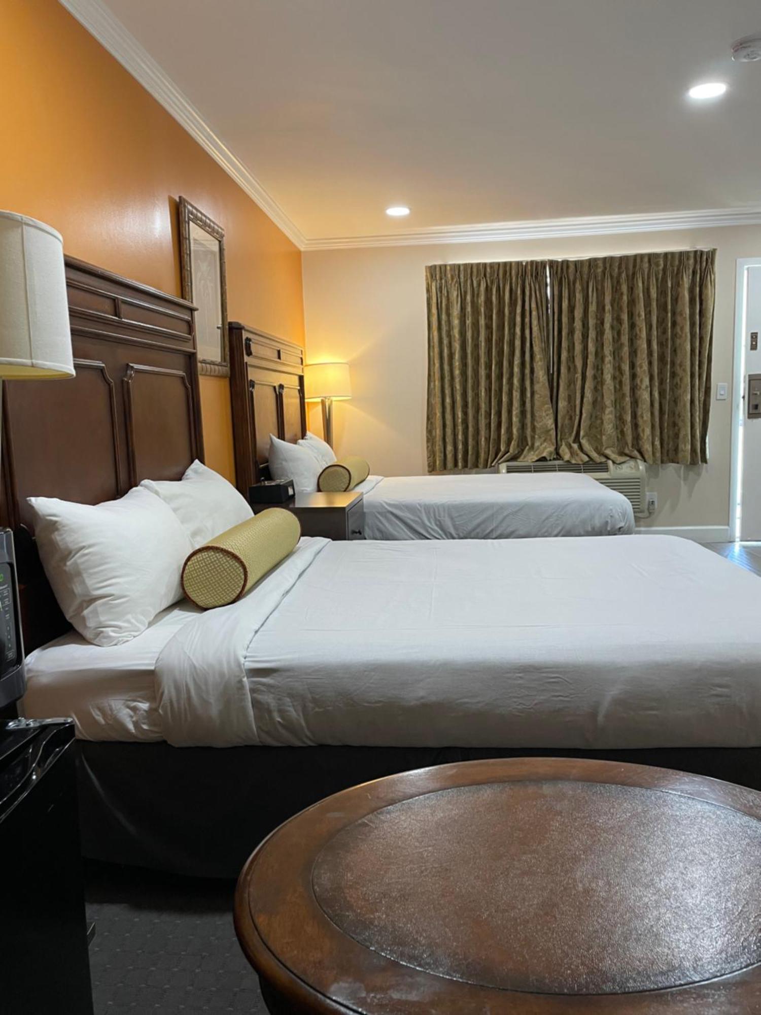 Howard Johnson By Wyndham Ridgecrest, Ca Экстерьер фото