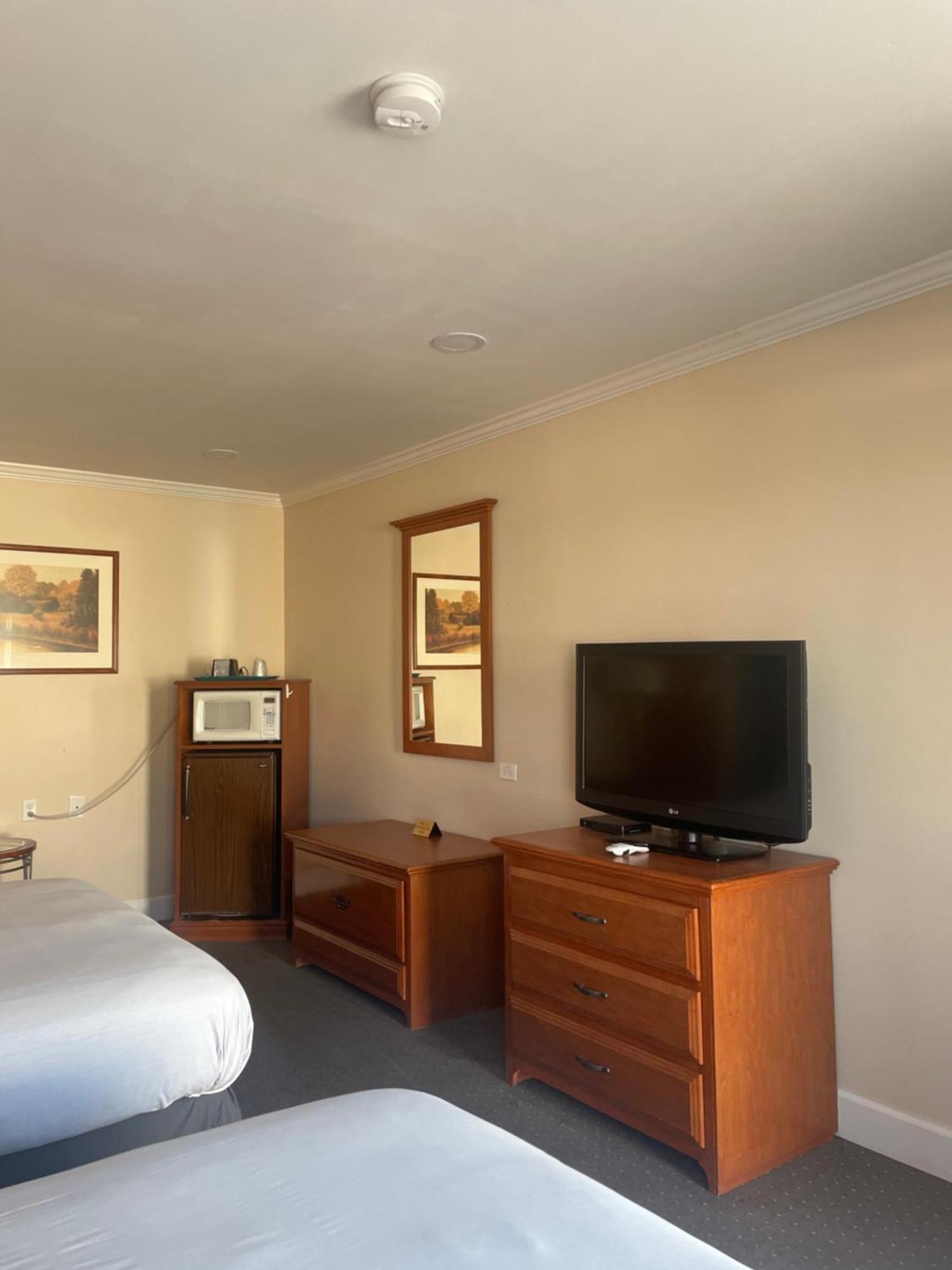 Howard Johnson By Wyndham Ridgecrest, Ca Экстерьер фото