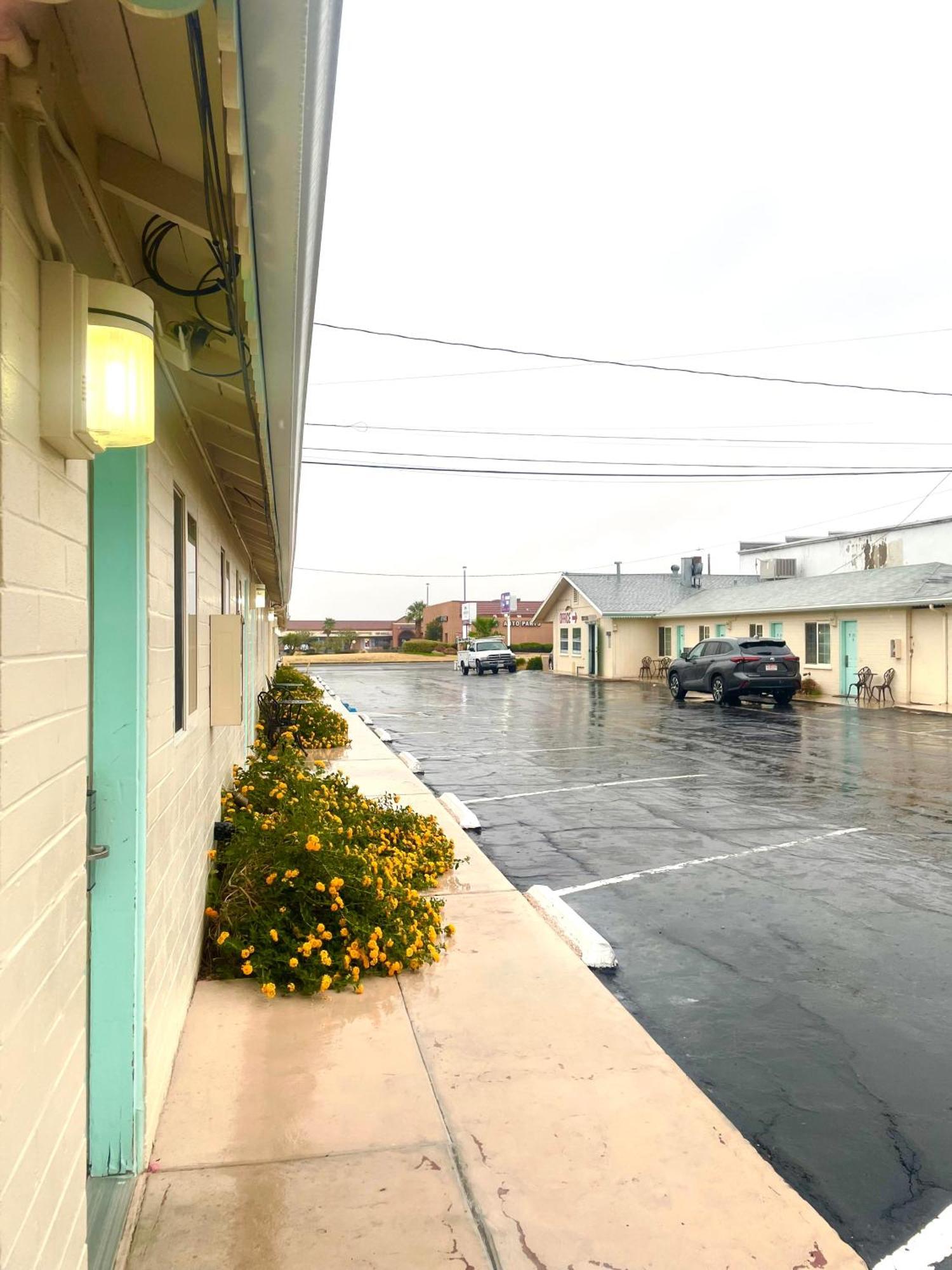 Howard Johnson By Wyndham Ridgecrest, Ca Экстерьер фото