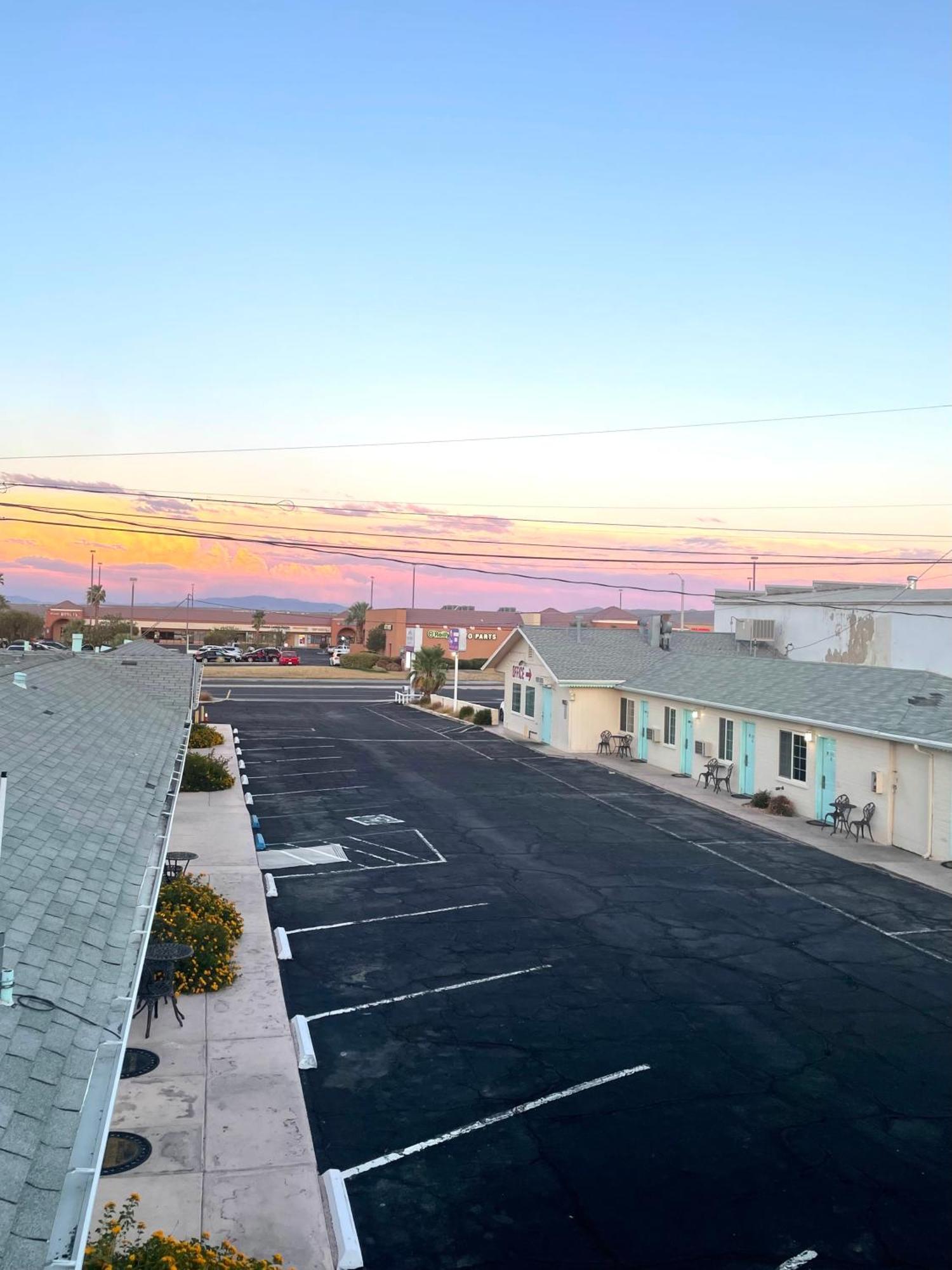 Howard Johnson By Wyndham Ridgecrest, Ca Экстерьер фото