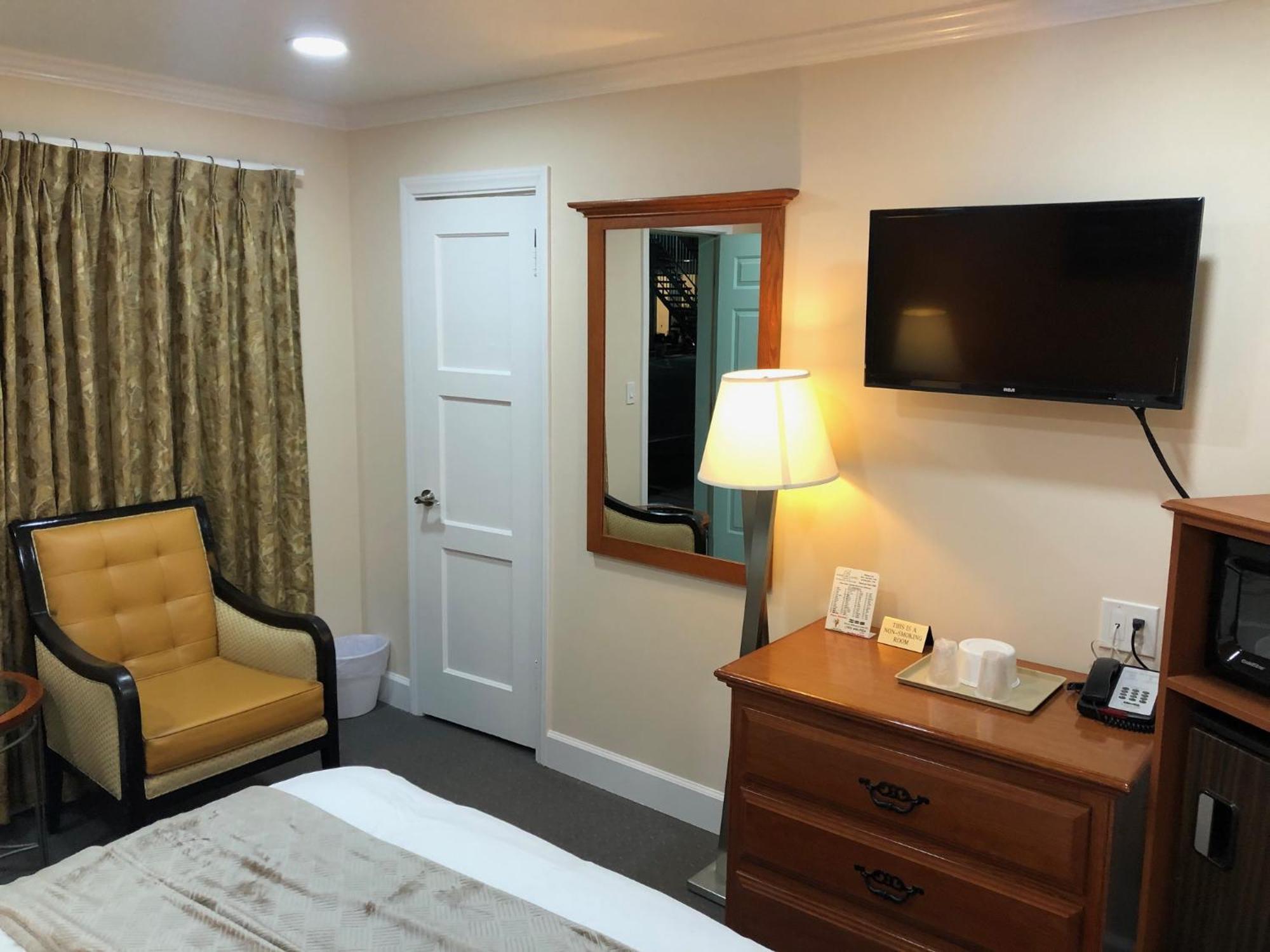 Howard Johnson By Wyndham Ridgecrest, Ca Экстерьер фото